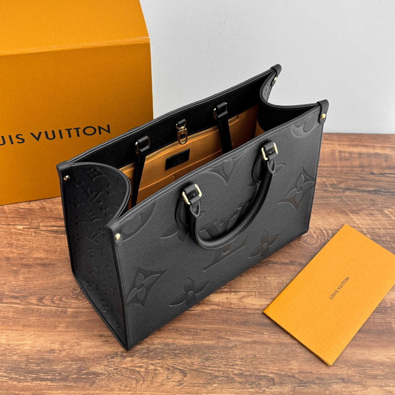 OnTheGo MM Tote Bag Black Empreinte Leather - Level X
