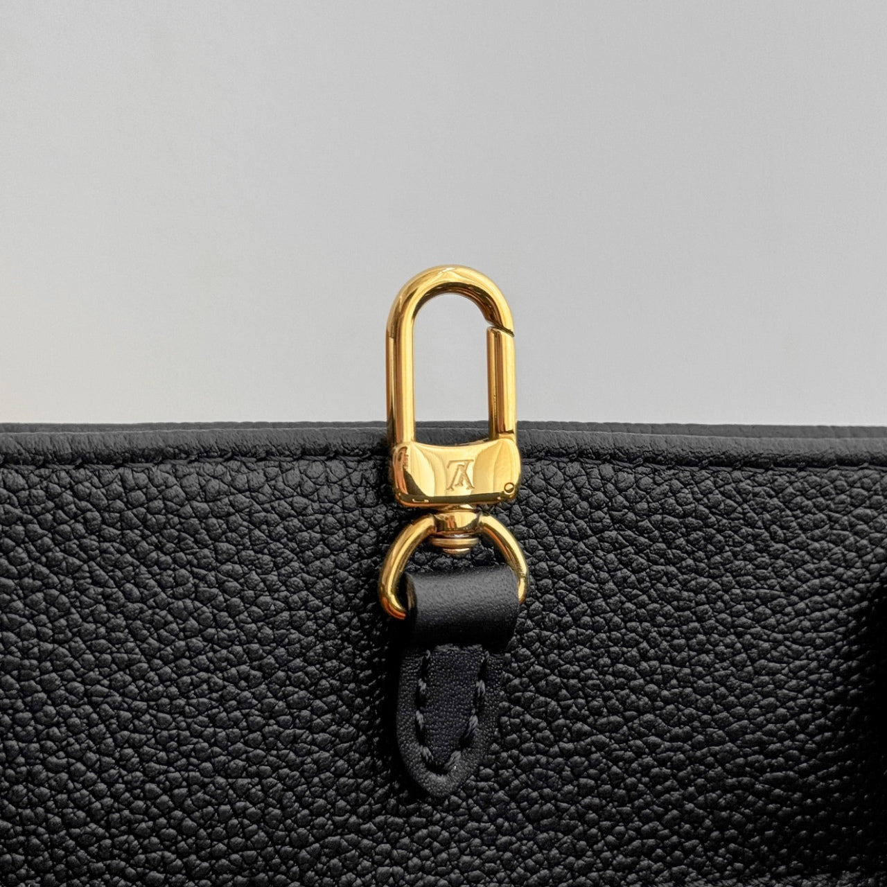 OnTheGo MM Tote Bag Black Empreinte Leather - Level X