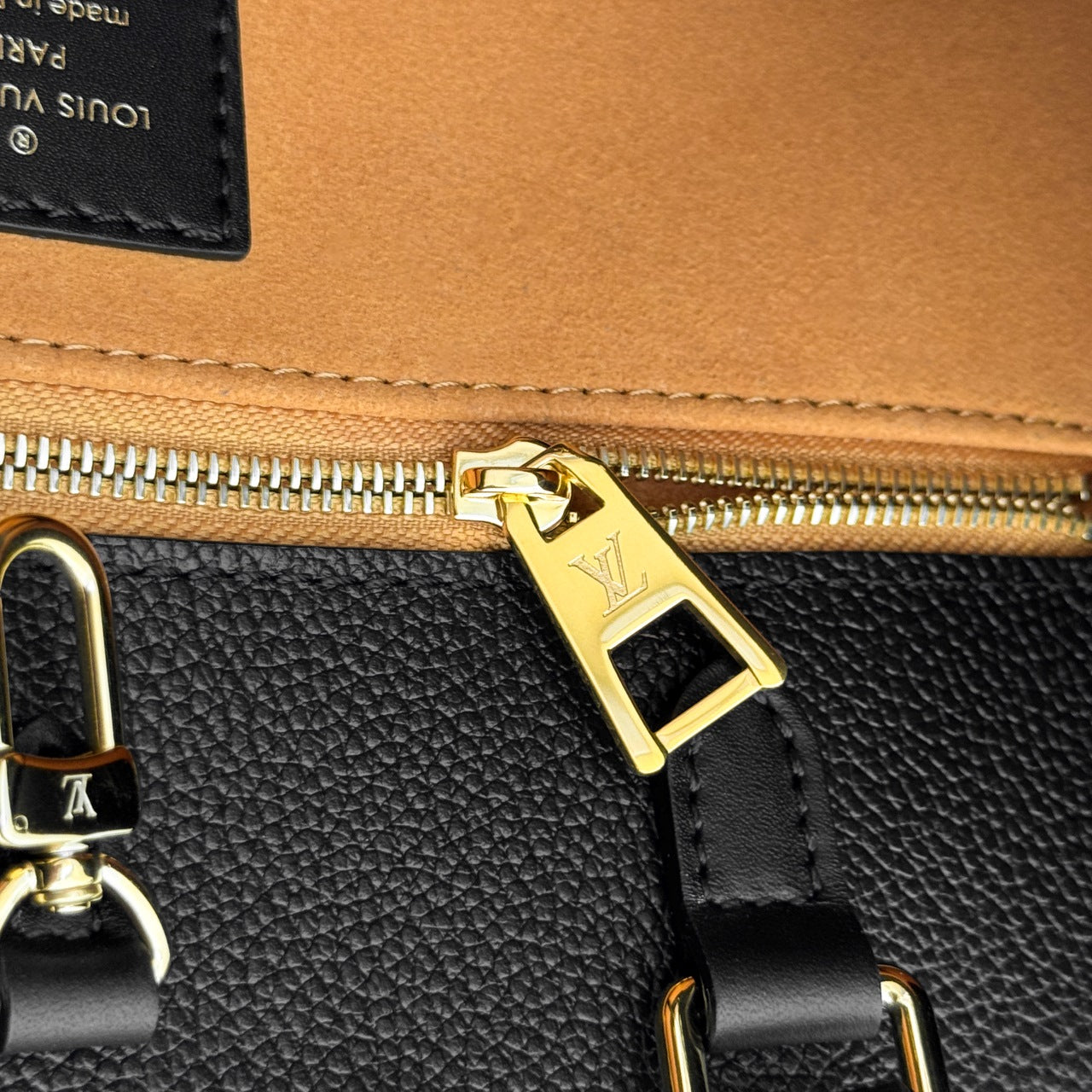 OnTheGo MM Tote Bag Black Empreinte Leather - Level X