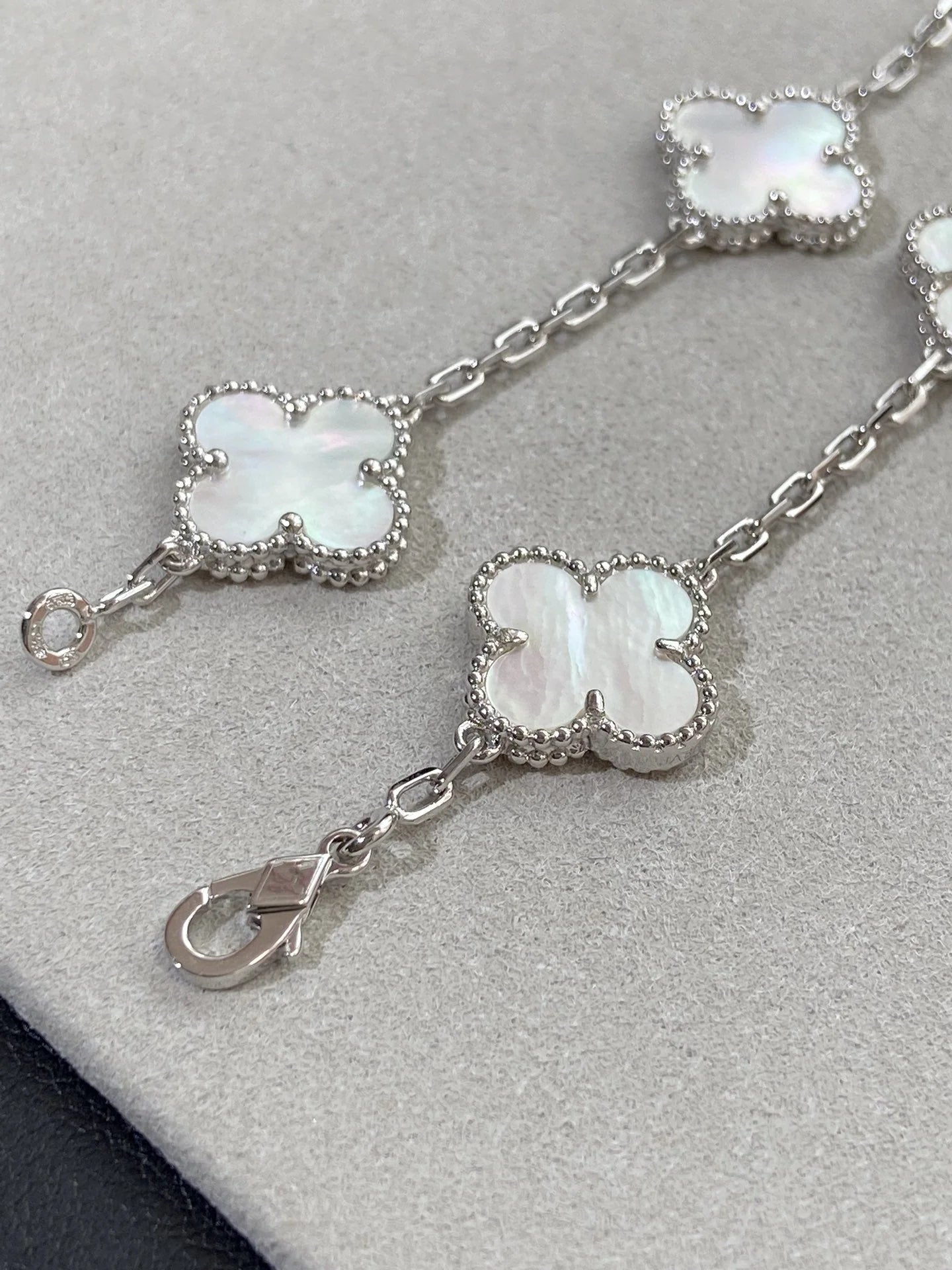 5-Clover Bracelet - White