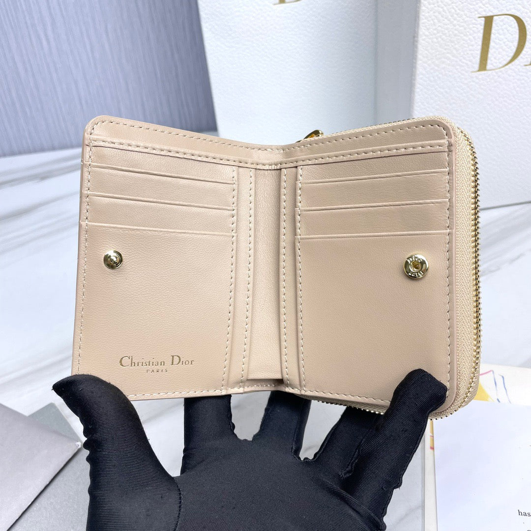 Beige Patent Leather Caro Wallet CDR - Level 5