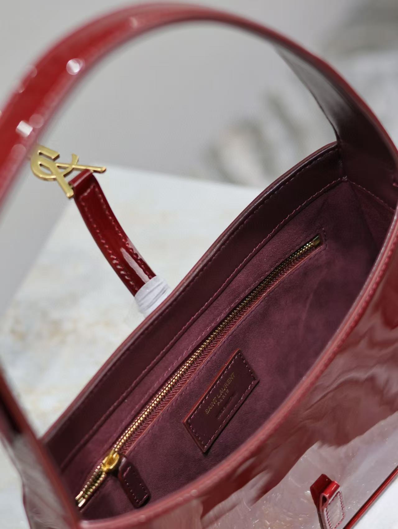 Dark Red Patent Leather Le 5 à 7 Hobo YLS - Level 5