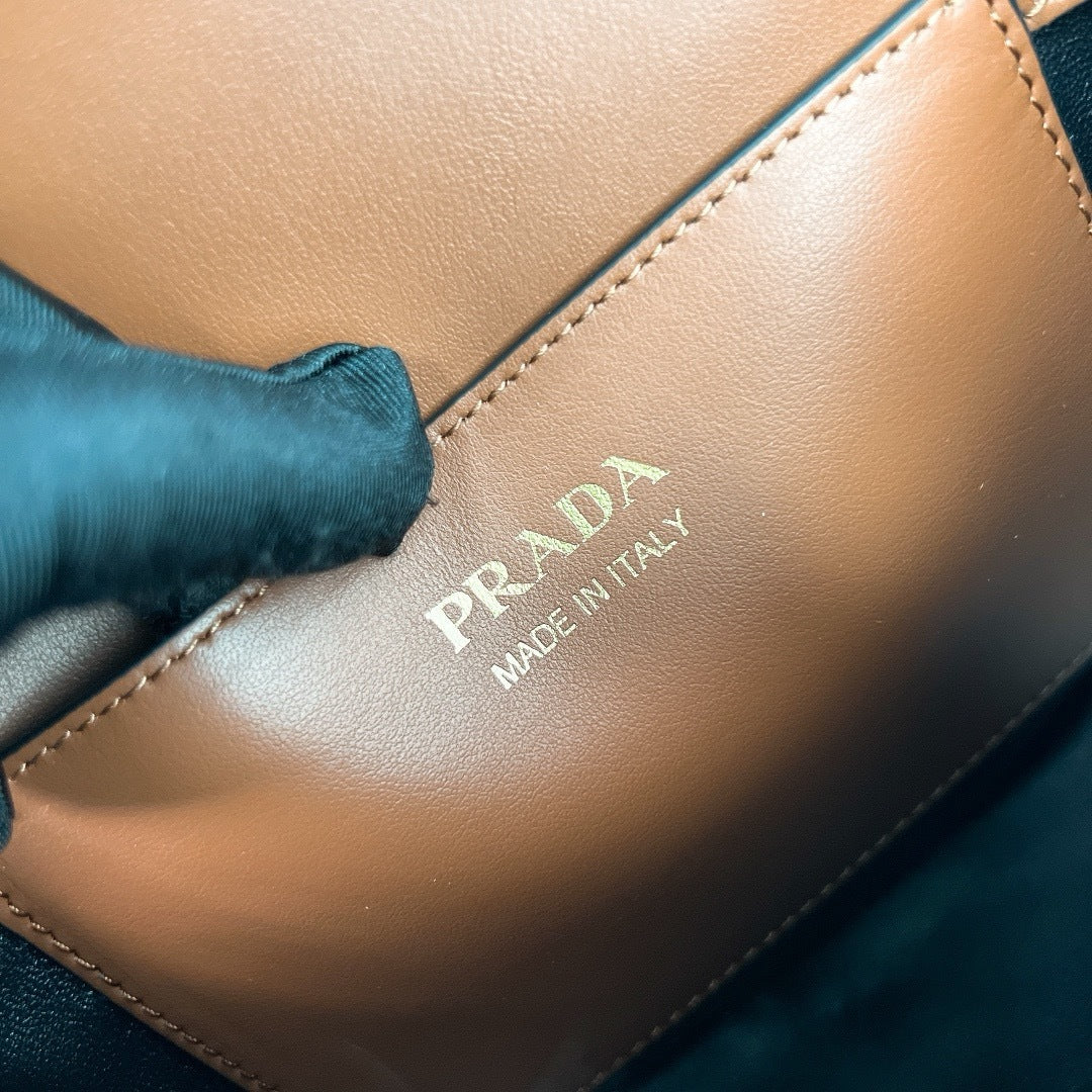 Brown Leather Arque Shoulder Bag - Level 5