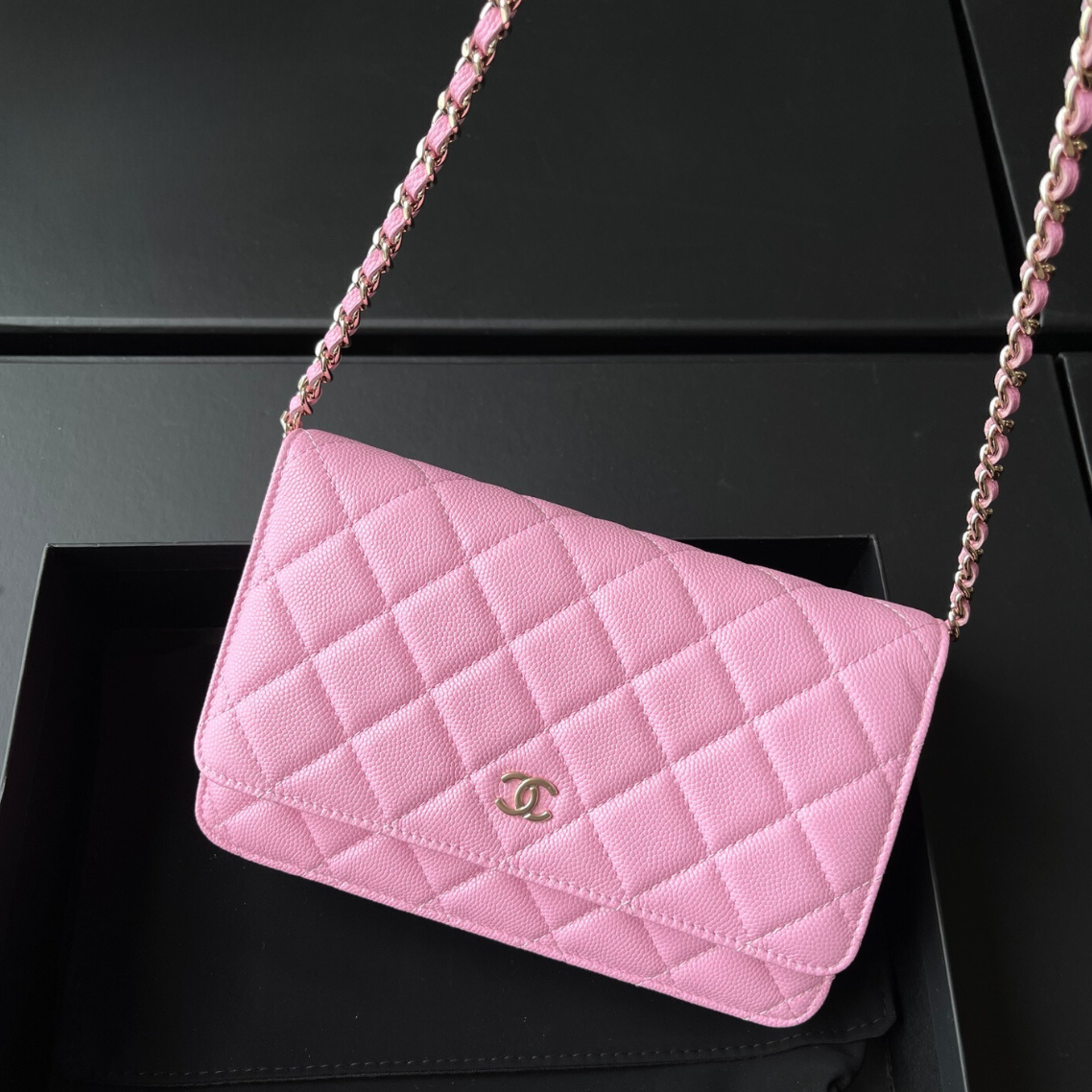 Wallet On Chain Pink Caviar Leather CNL - Level X