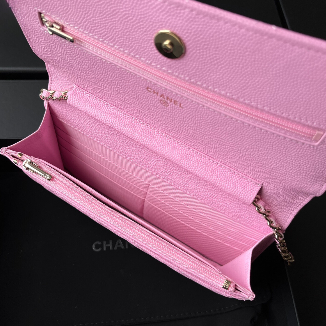 Wallet On Chain Pink Caviar Leather CNL - Level X