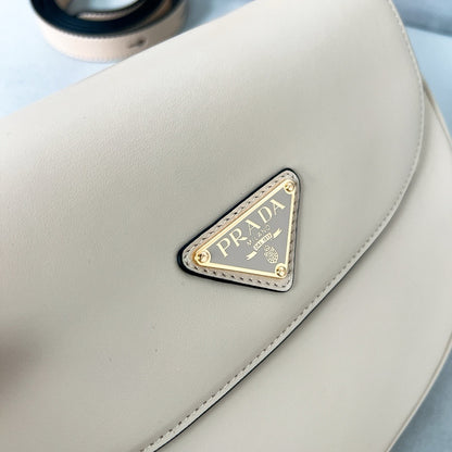 Light Tan Leather Arque Shoulder Bag - Level 5
