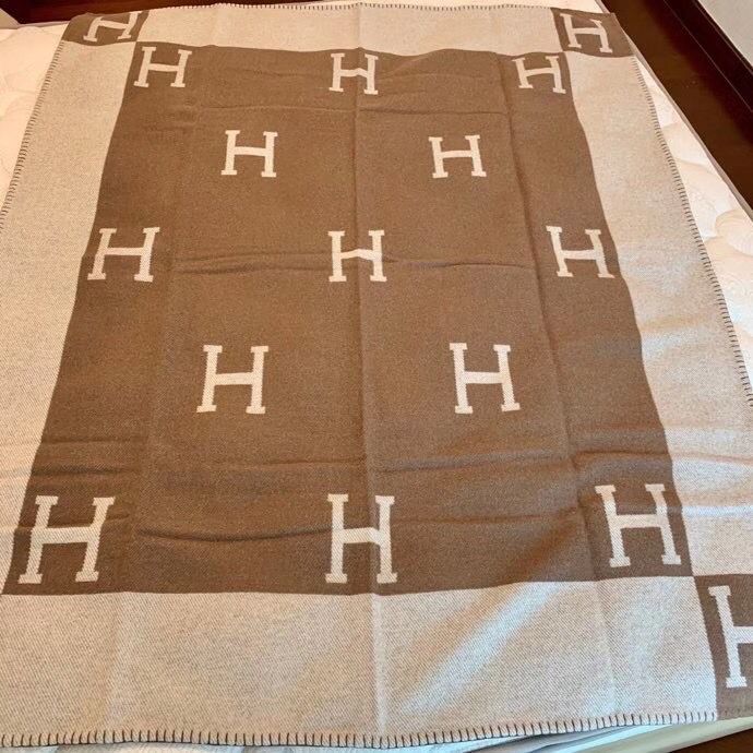 Camel Avalon Throw Blanket - Level 5