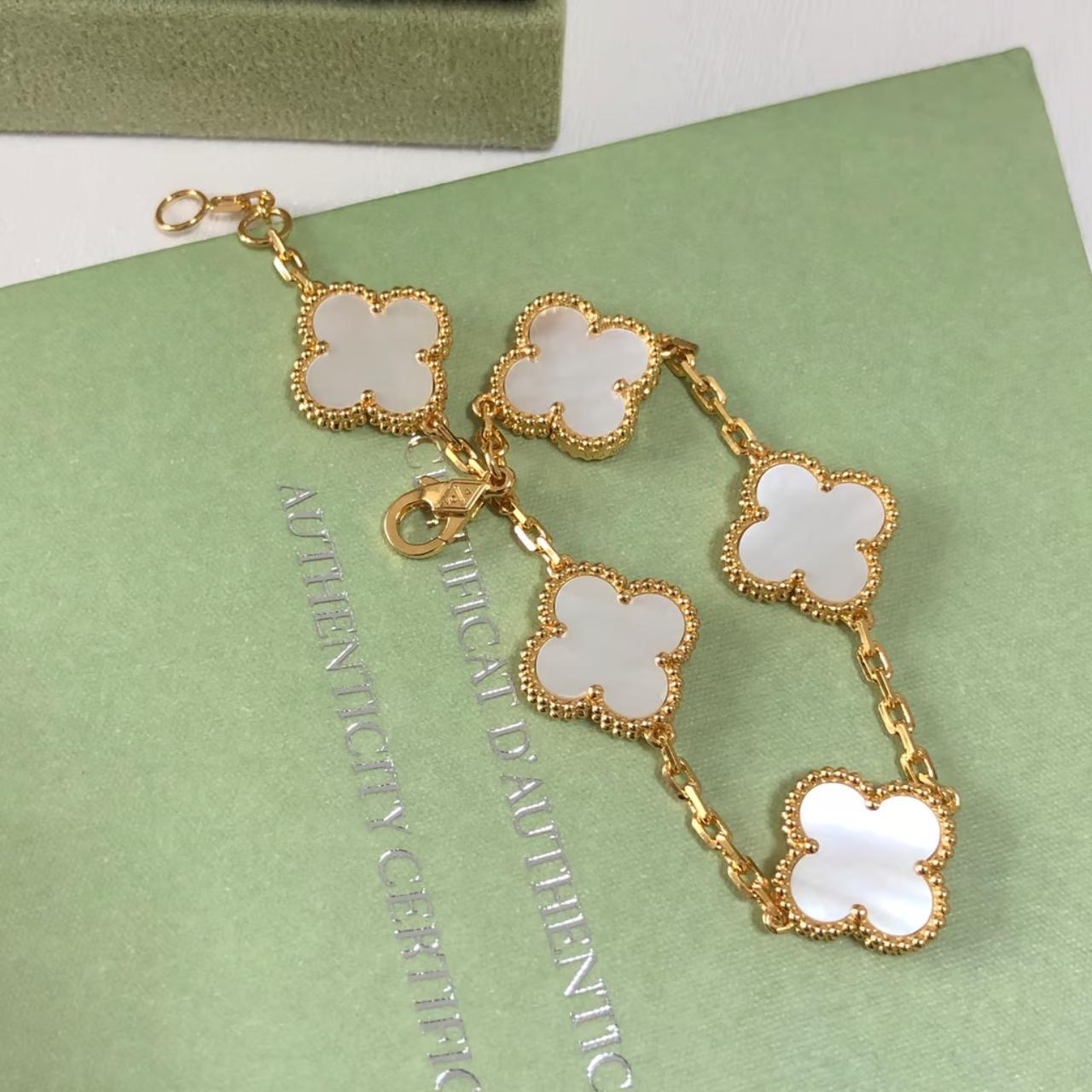 5-Clover Bracelet - White