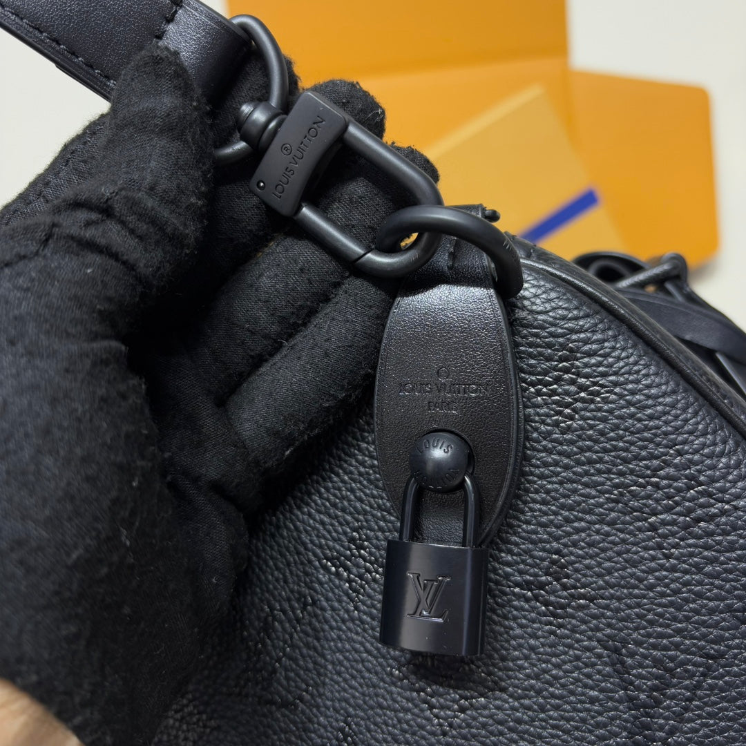 P9 Speedy 30 Bandouliere Ultra Black Leather - Level 5