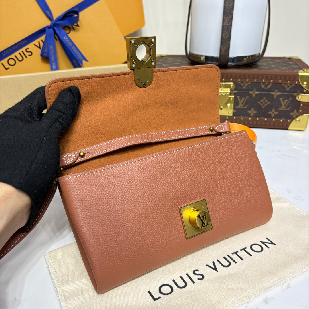 Low Key Wallet On Chain Brown Leather - Level 5
