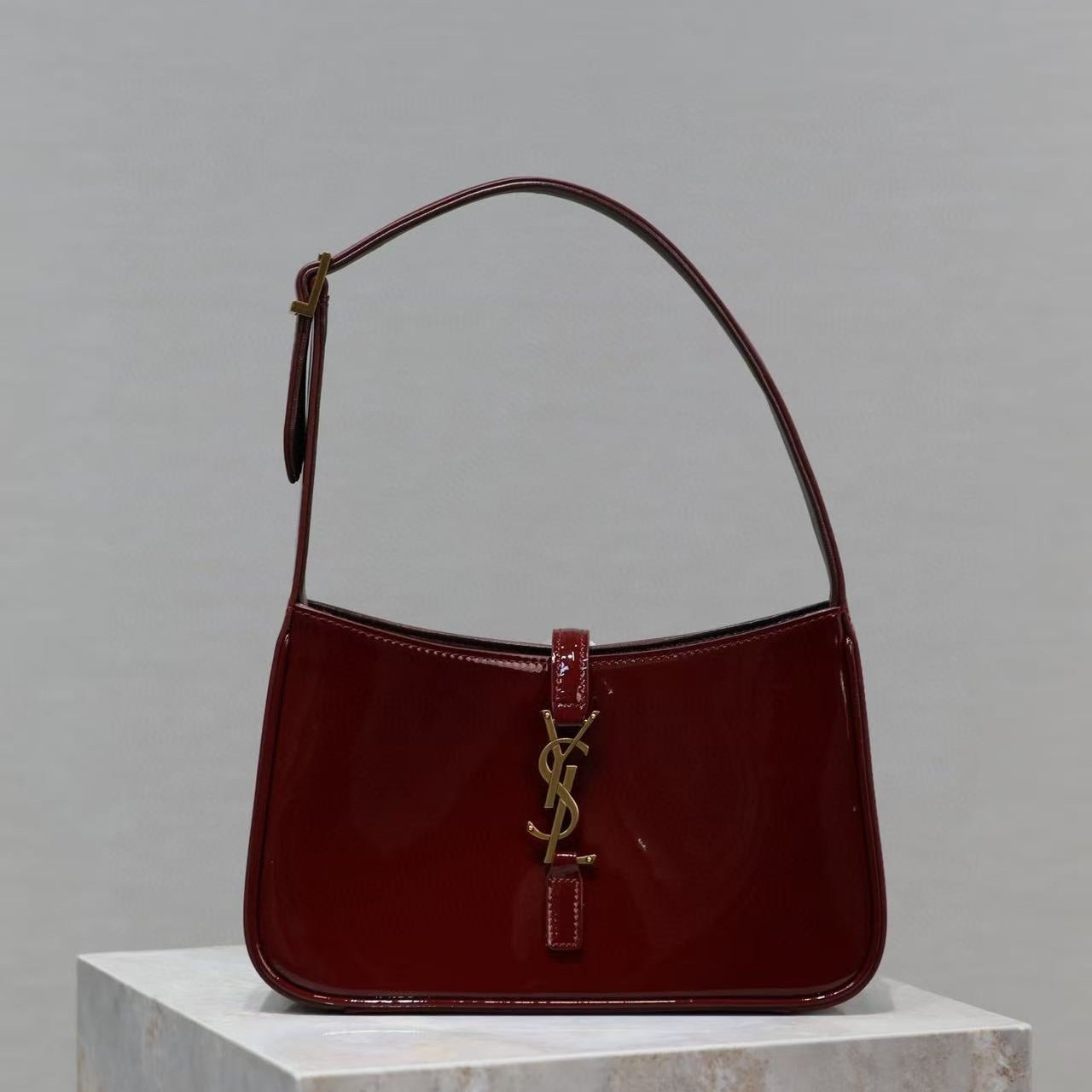 Dark Red Patent Leather Le 5 à 7 Hobo YLS - Level 5