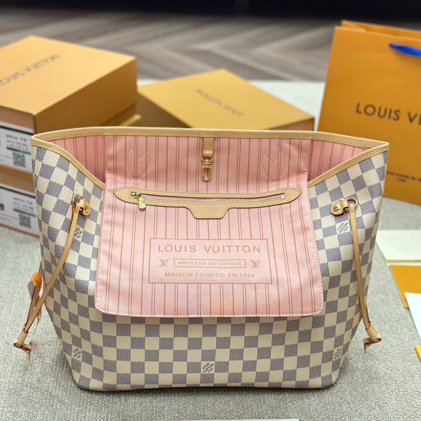 Neverfull MM White Damier & Pink - Level 3