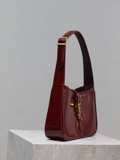 Dark Red Patent Leather Le 5 à 7 Hobo YLS - Level 5