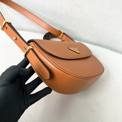Brown Leather Arque Shoulder Bag - Level 5