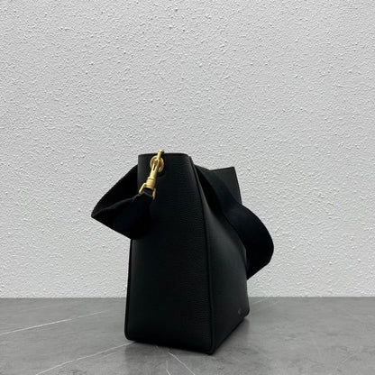 Sangle Small Bucket Bag Black Leather CEL - Level 5