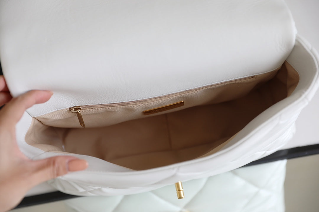 19 Bag Small White & Gold CNL - Level 5