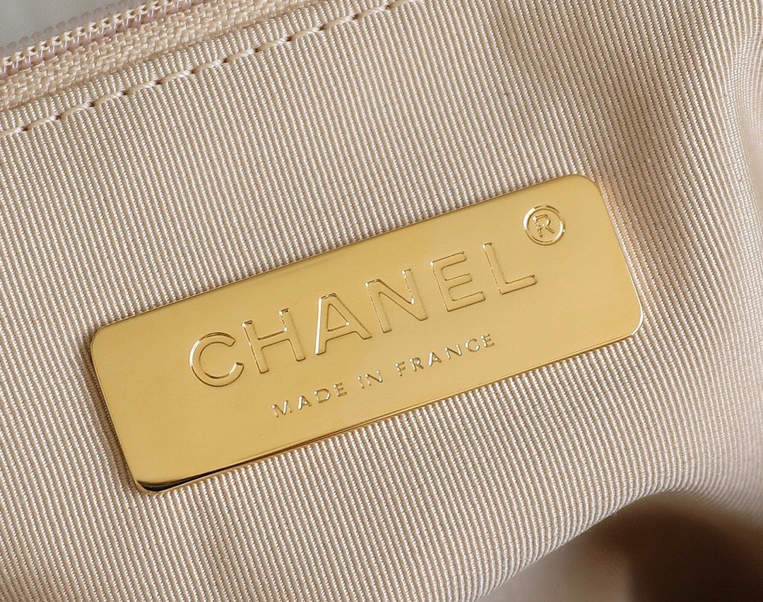 19 Bag Small White & Gold CNL - Level 5