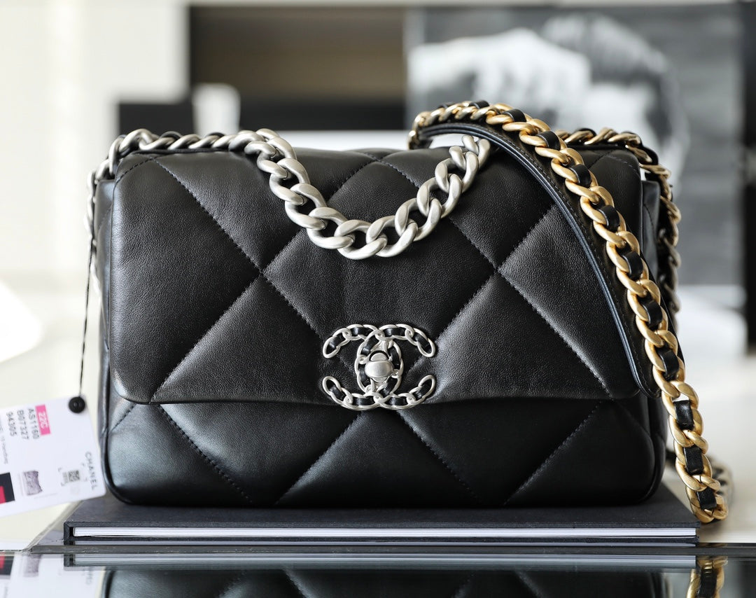 19 Bag Small Black & Silver - Level 5