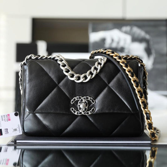19 Bag Small Black & Silver - Level 5