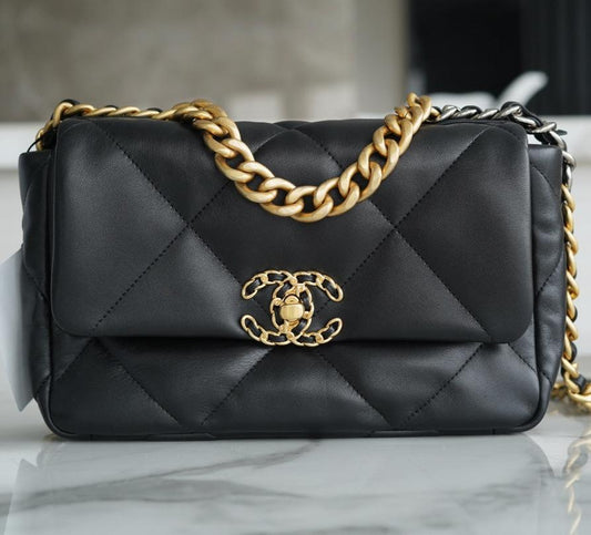19 Bag Small Black & Gold - Level 5