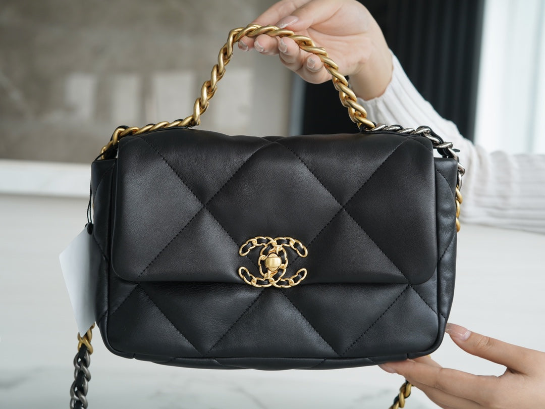 19 Bag Small Black & Gold - Level 5