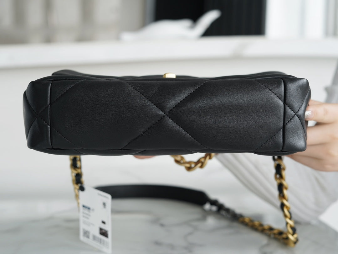 19 Bag Small Black & Gold - Level 5