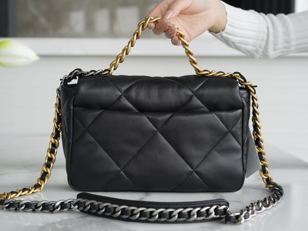 19 Bag Small Black & Gold - Level 5