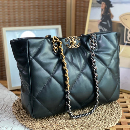 19 Shopping Tote Bag Black Lambskin Leather - Level 5