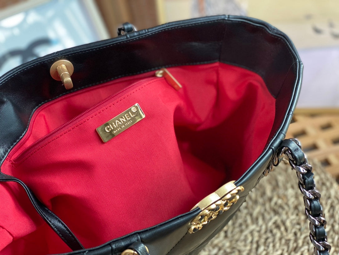 19 Shopping Tote Bag Black Lambskin Leather - Level 5