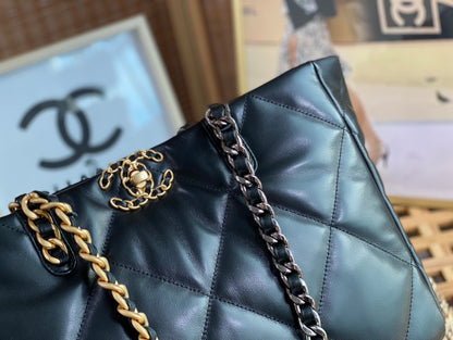 19 Shopping Tote Bag Black Lambskin Leather - Level 5