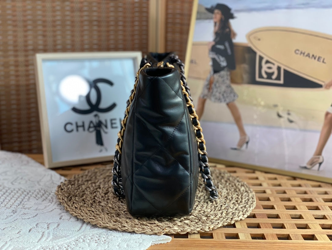 19 Shopping Tote Bag Black Lambskin Leather - Level 5