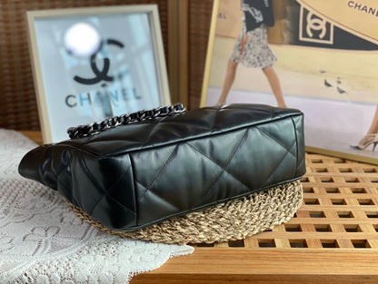 19 Shopping Tote Bag Black Lambskin Leather - Level 5