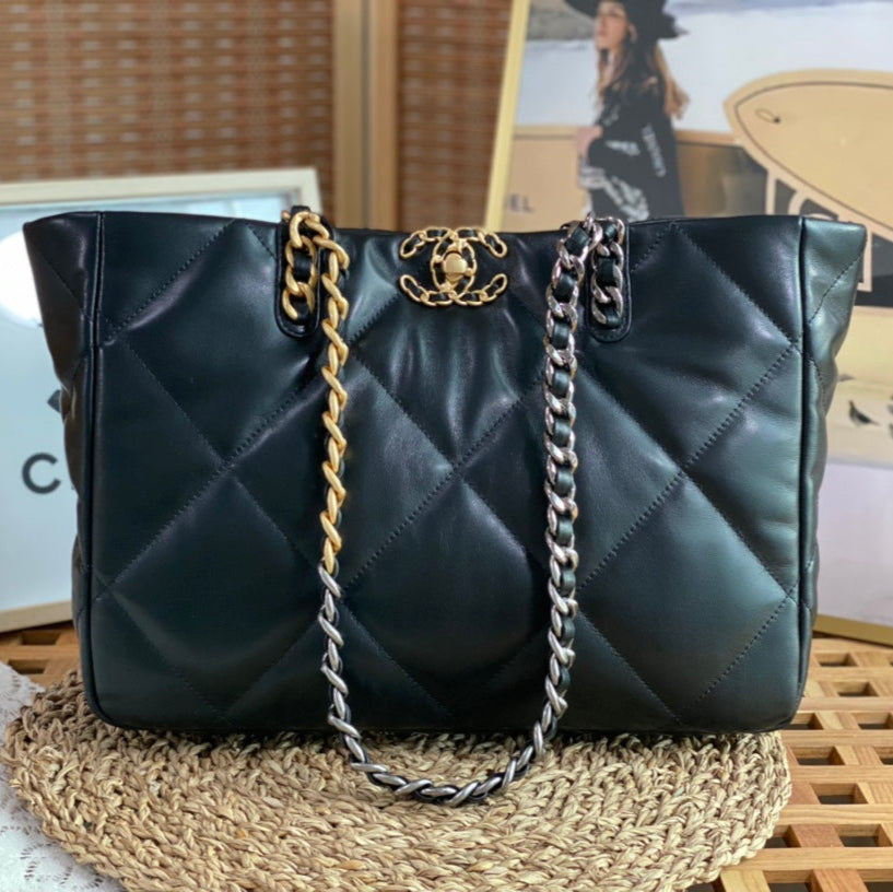 19 Shopping Tote Bag Black Lambskin Leather - Level 5