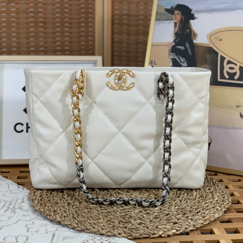19 Shopping Tote Bag White Lambskin Leather - Level 5
