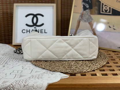 19 Shopping Tote Bag White Lambskin Leather - Level 5