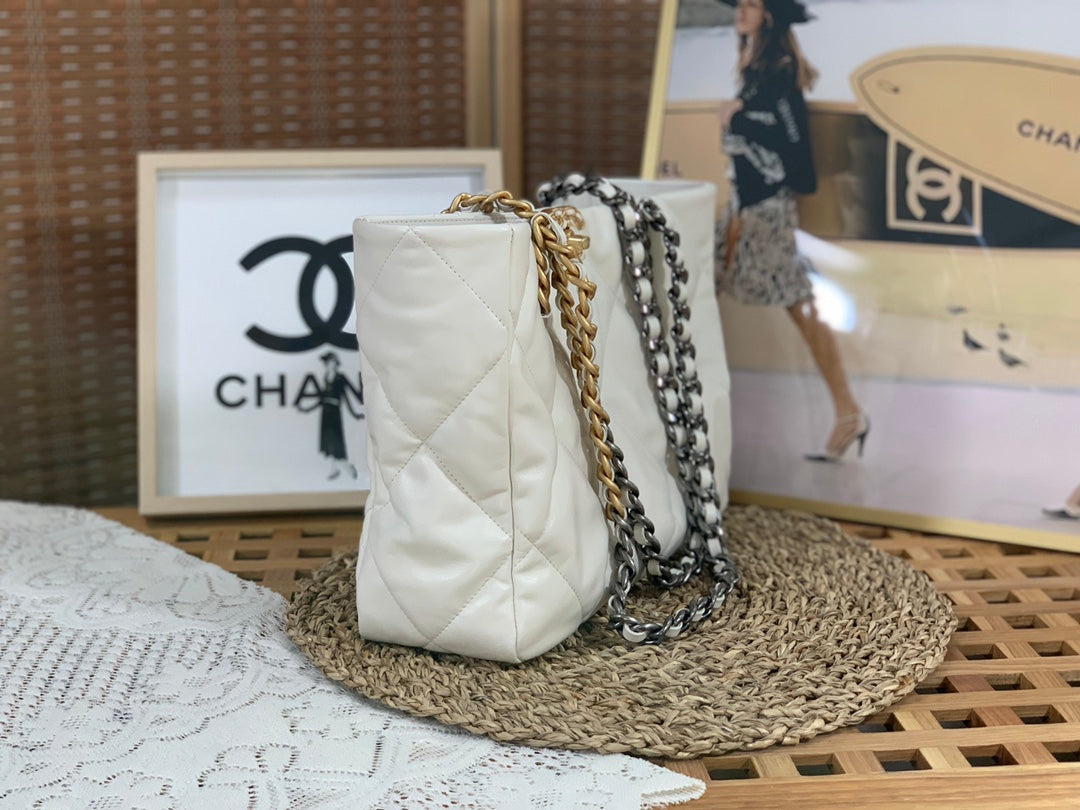19 Shopping Tote Bag White Lambskin Leather - Level 5