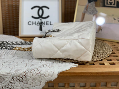 19 Shopping Tote Bag White Lambskin Leather - Level 5