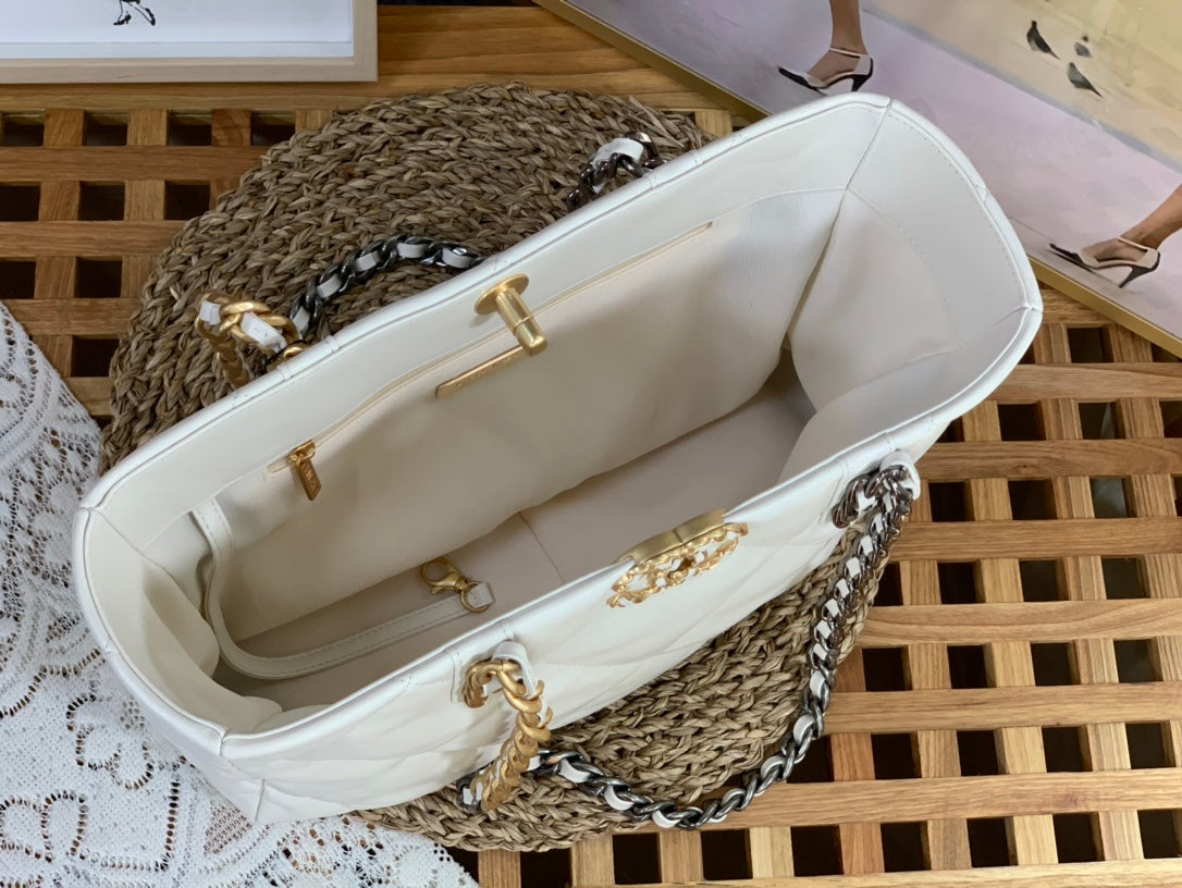 19 Shopping Tote Bag White Lambskin Leather - Level 5