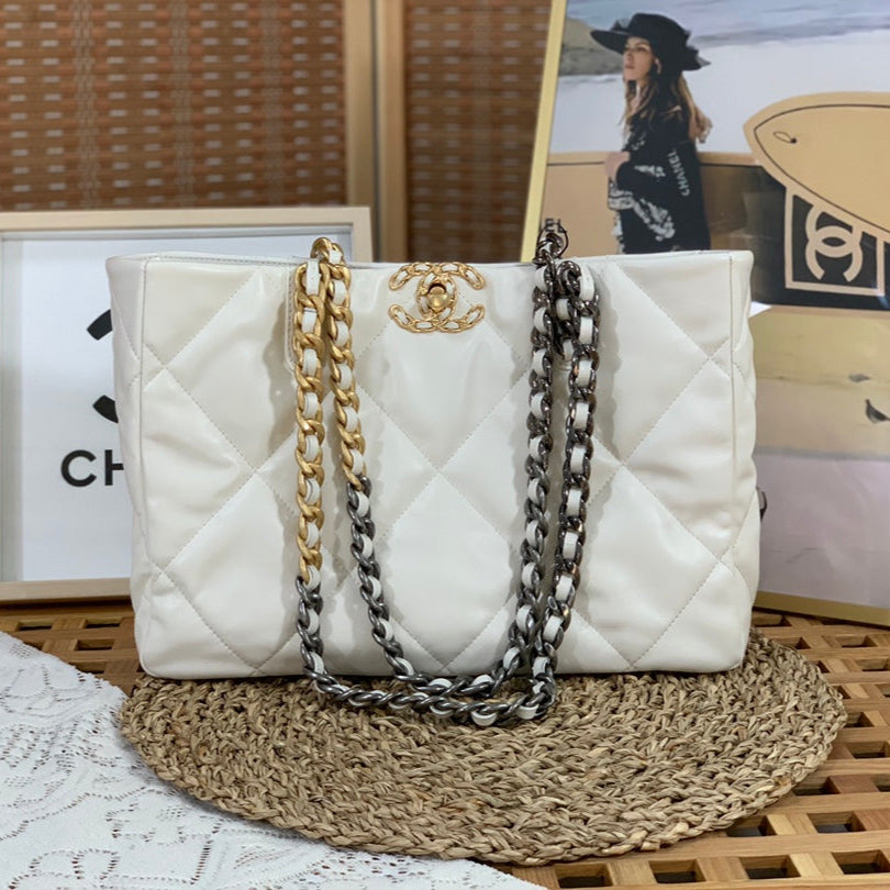 19 Shopping Tote Bag White Lambskin Leather - Level 5