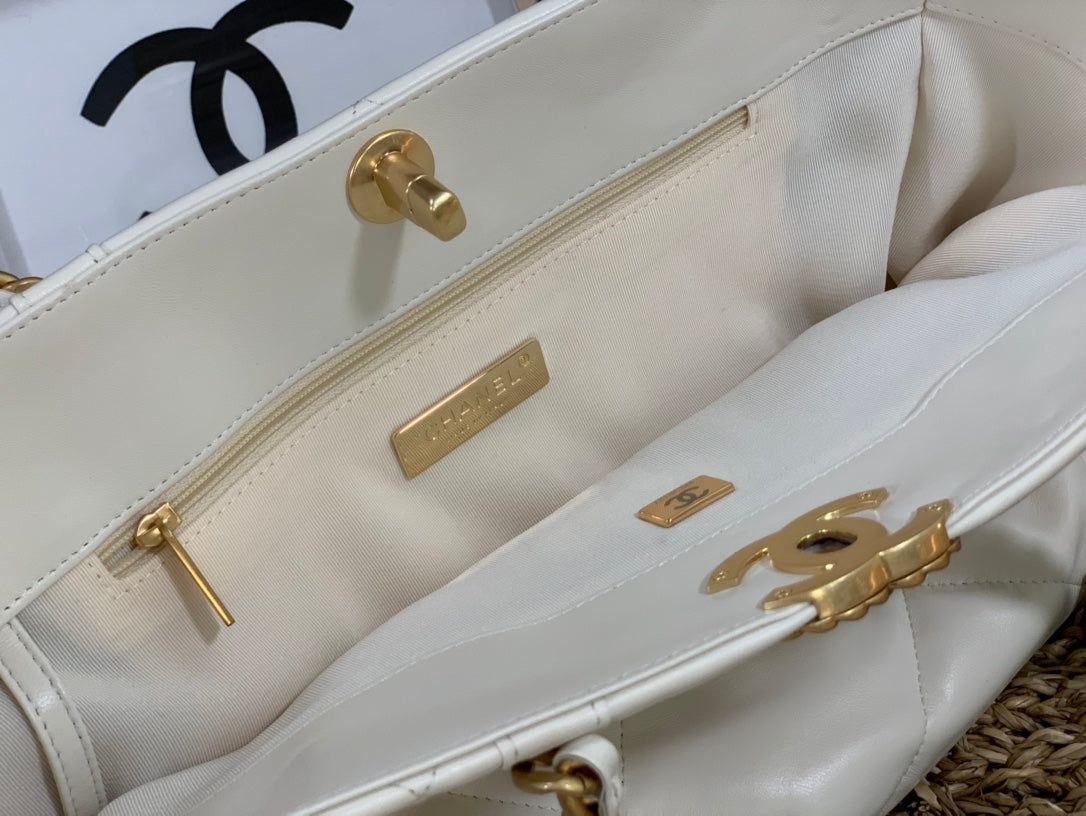 19 Shopping Tote Bag White Lambskin Leather - Level 5