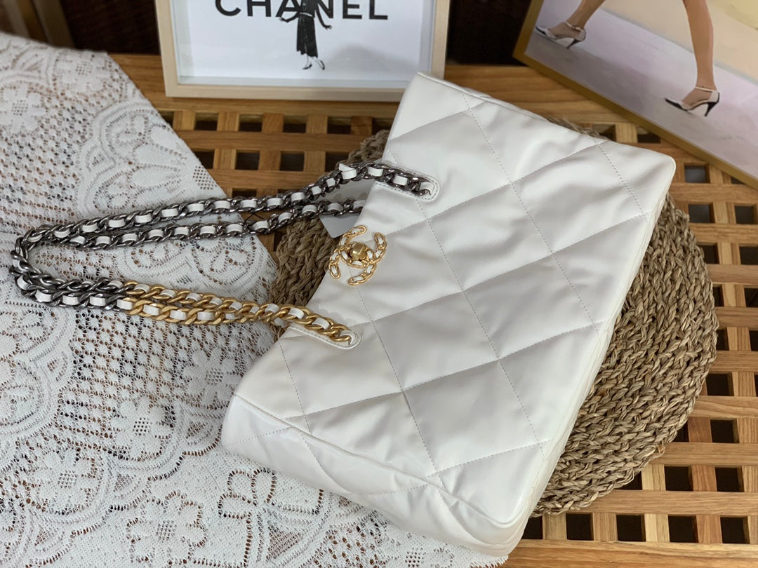 19 Shopping Tote Bag White Lambskin Leather - Level 5