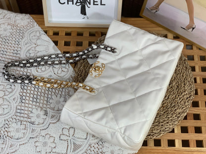 19 Shopping Tote Bag White Lambskin Leather - Level 5