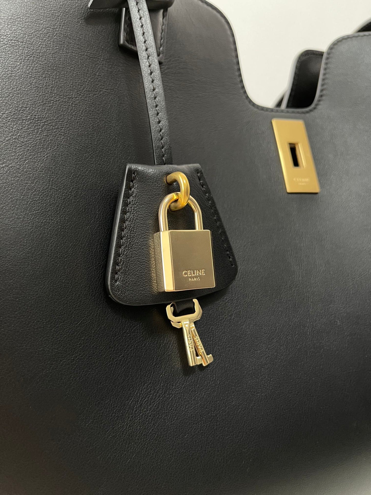 Black Leather Cabas 16 Tote Bag - Level 5
