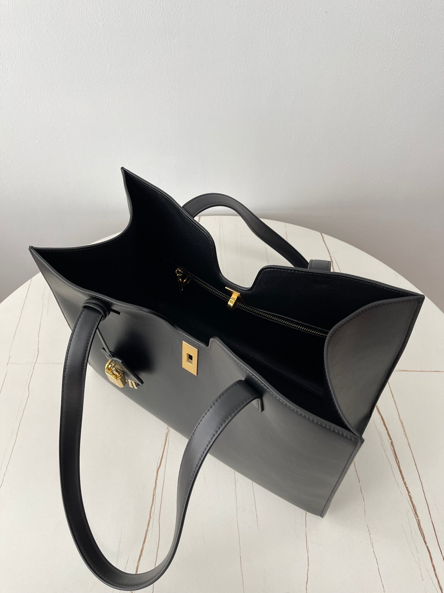 Black Leather Cabas 16 Tote Bag - Level 5