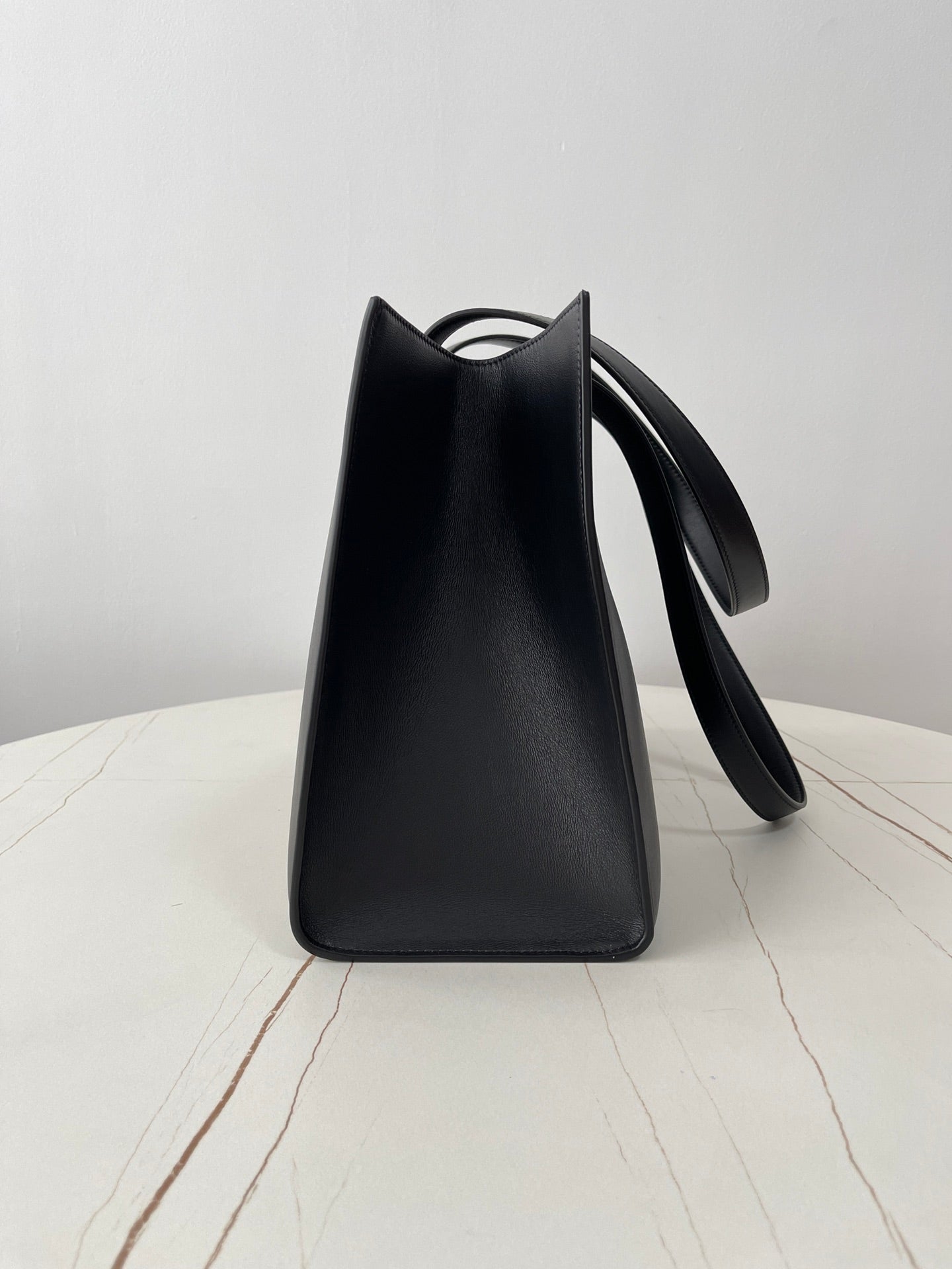 Black Leather Cabas 16 Tote Bag - Level 5