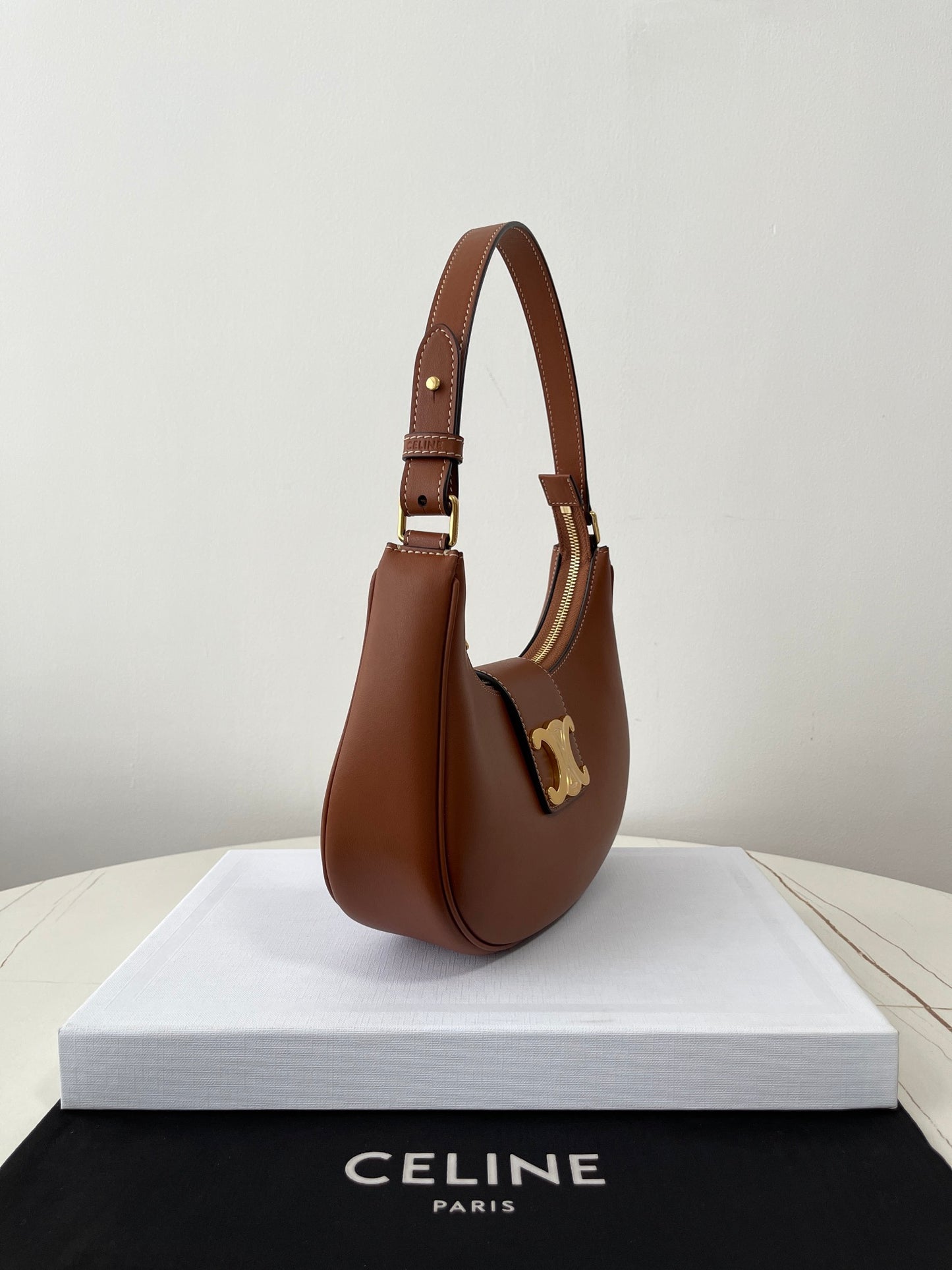 Leather Ava Hobo Bag CEL - Level 5