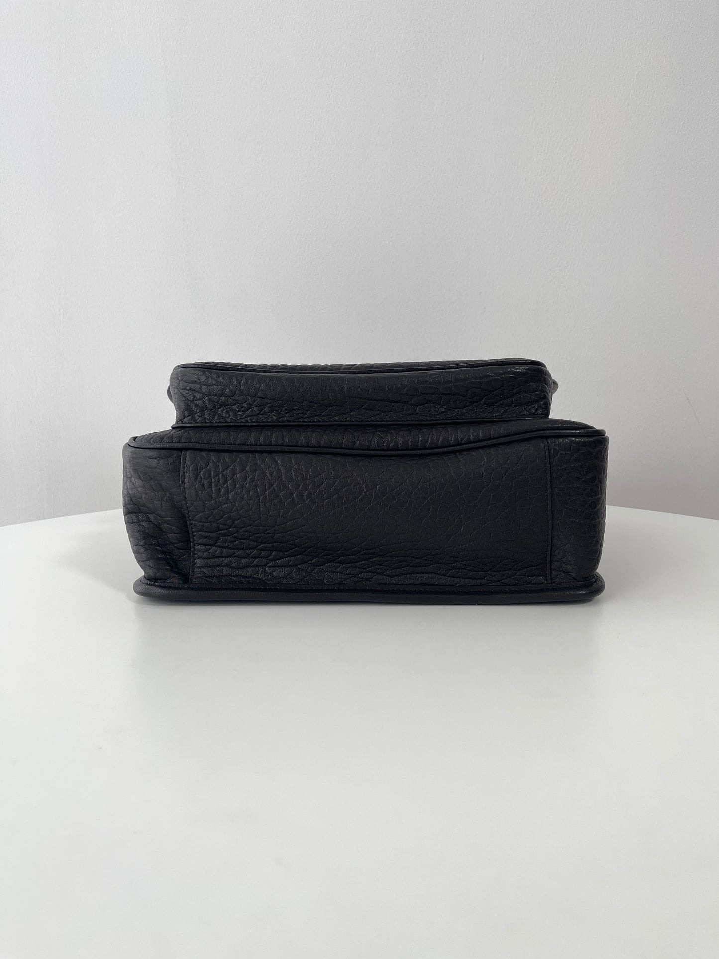 Black Leather Niki Shoulder Bag - Level 5