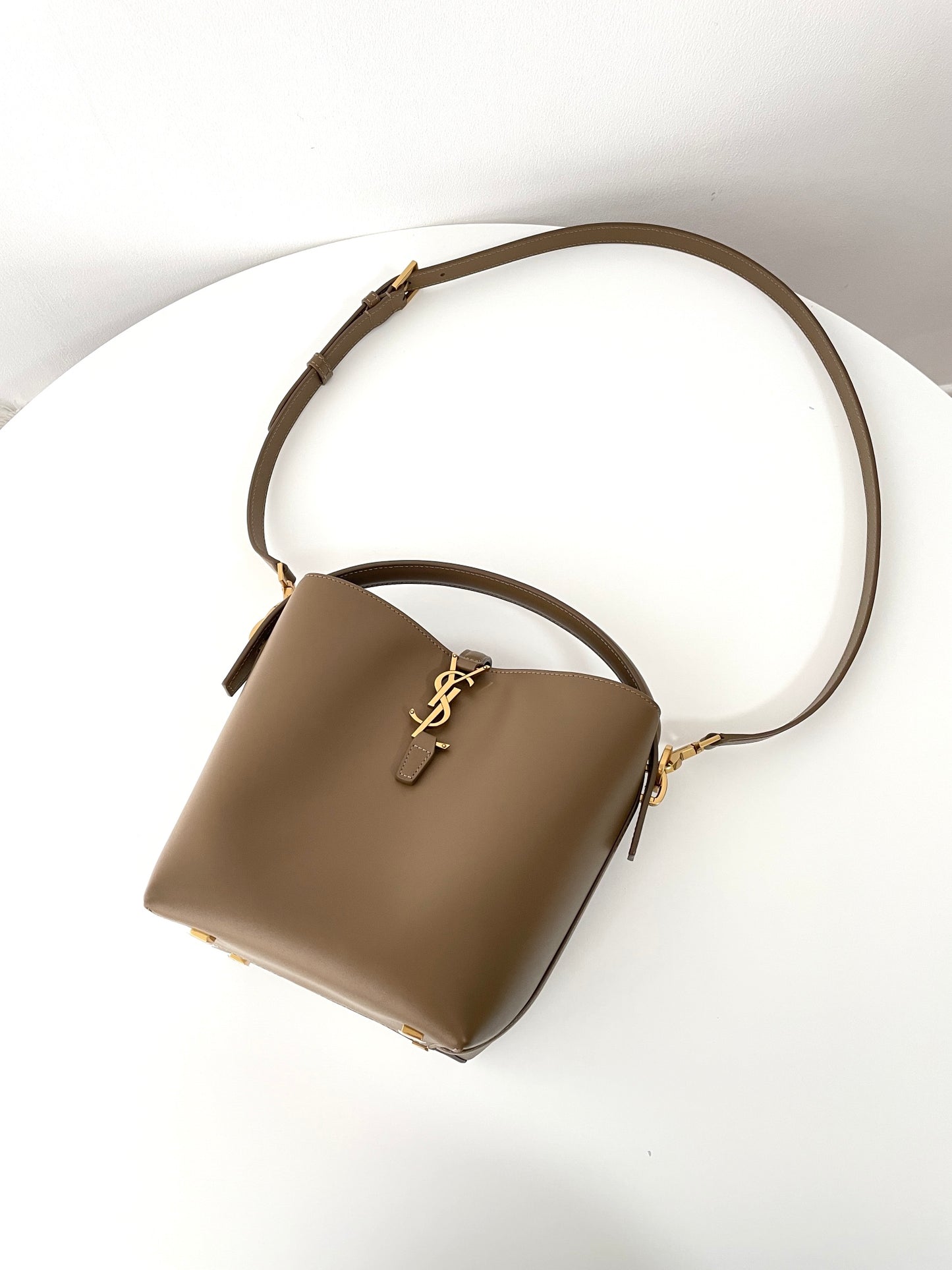 Brown Leather Small Le 37 Bucket Bag YLS - Level 5