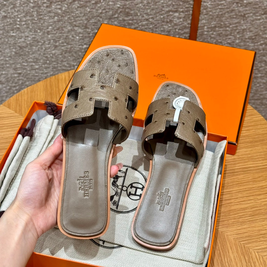 Taupe Ostrich Oran Sandals - Level X