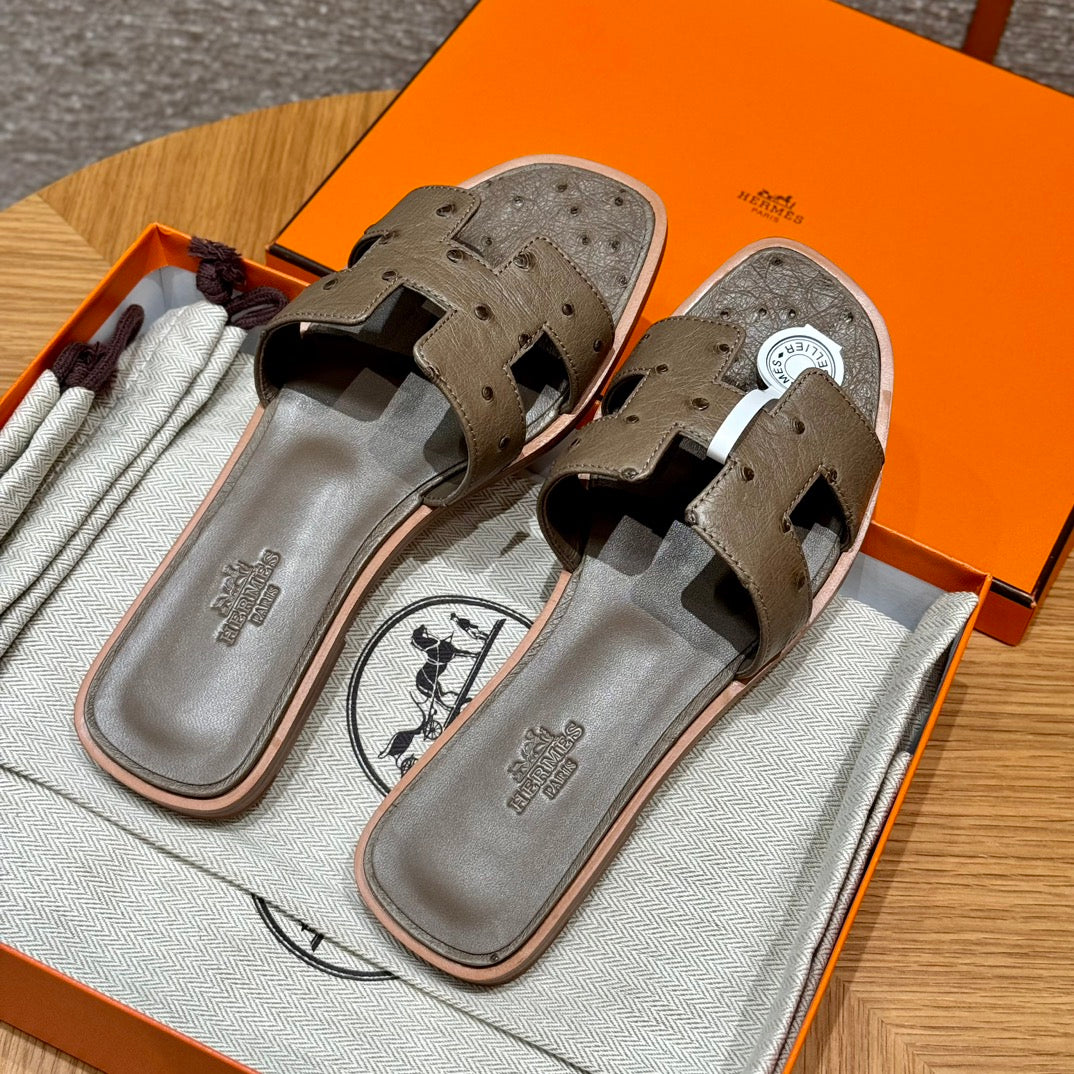 Taupe Ostrich Oran Sandals - Level X